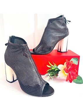 FRATELLI RUSSO ~ Black Cruelty Free Peep-Toe Zip Up Ankle Booties Striking Heels